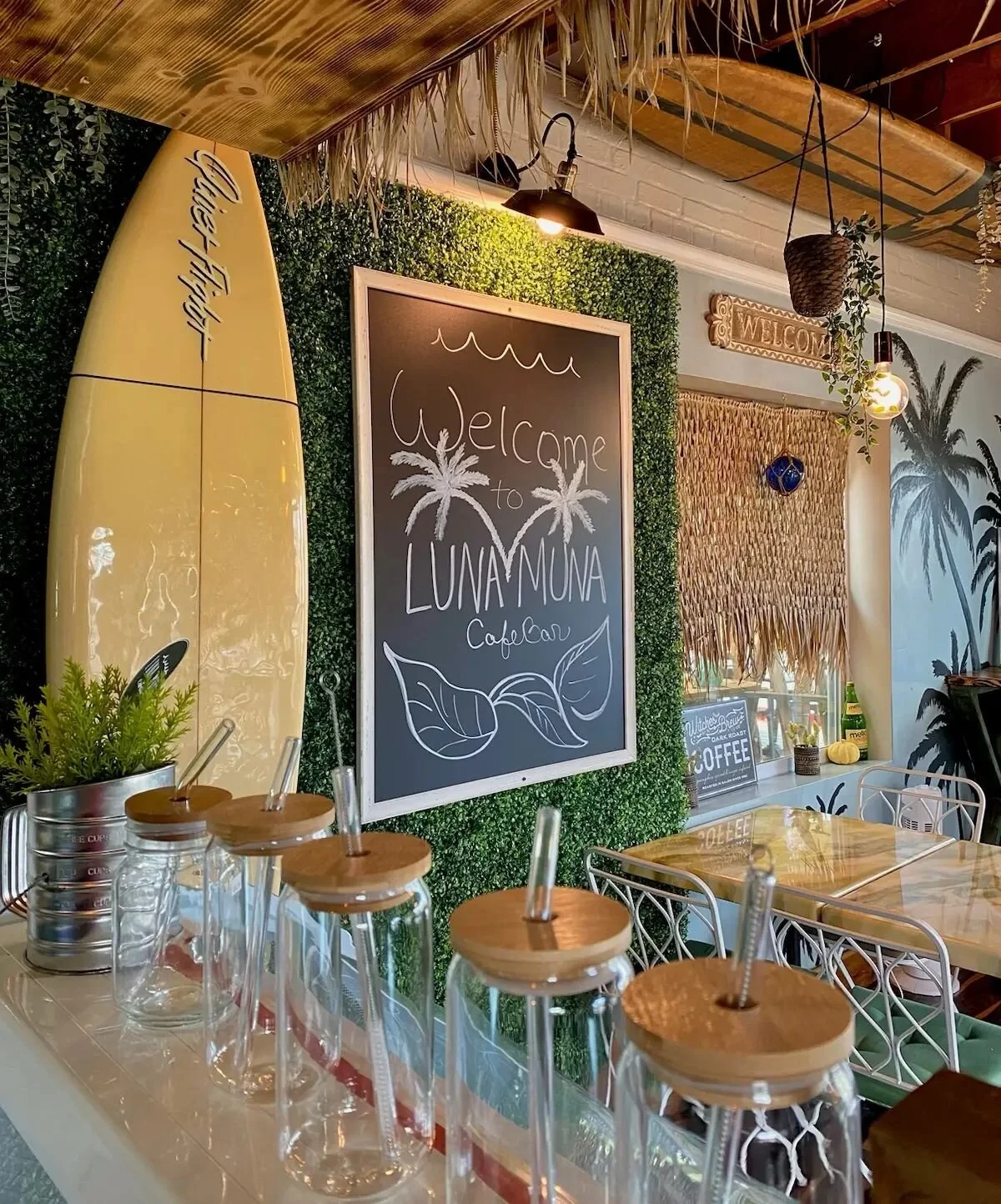 Luna Muna Cafebar in Panama City, FL